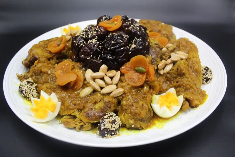 Tajine de poulet aux pruneaux et amandes, cuisine orientale
